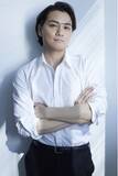 「俳優・矢野聖人の写真集が発売決定！ ヒーロー、大人の男、危険な男など、さまざまな姿に“変身”!!」の画像1