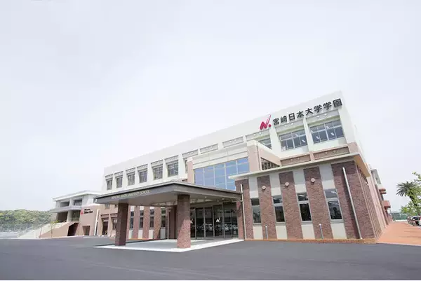 バッファローの法人向けネットワーク機器で、場所や科目を選ばずタブレット授業が可能な学習環境を実現