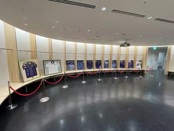 歴代FIFA ワールドカップの記憶・興奮ふたたび！「サッカー日本代表サイン入りユニフォーム＆ボール」展示開始