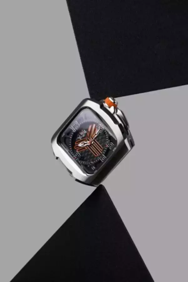 アップルウォッチケースを展開する「Y24」から発売されたクォーツ(電池式)時計に新色が登場。