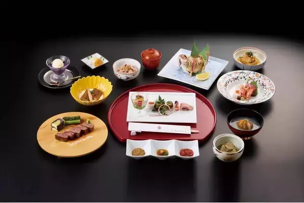 【明治記念館】“銀婚式や金婚式など親御様の結婚記念日のお祝いにも最適！”　完全個室の懐石料亭「花がすみ」で記念日等のお祝いができる特別な会席料理を紹介します