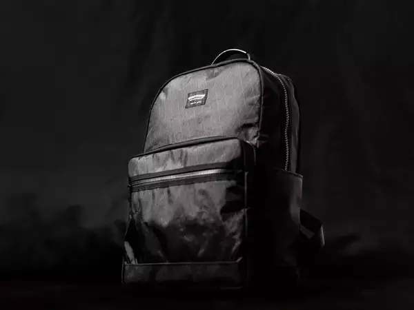 高機能素材「X-pac」を使用した、ハイブリッドなアウトドア×ビジネスバッグが登場