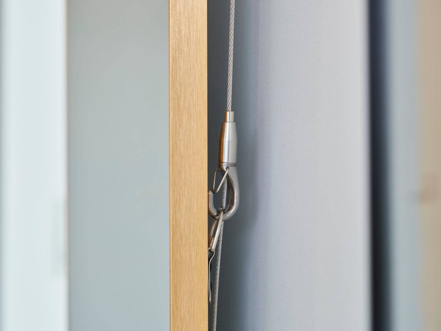 ワイヤーシステム「アラカワグリップ」が世界の美術館やショーウィンドウで使われるまで