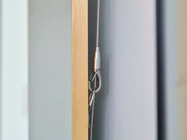 「ワイヤーシステム「アラカワグリップ」が世界の美術館やショーウィンドウで使われるまで」の画像