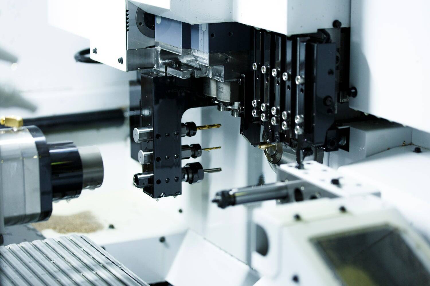 ワイヤーシステム「アラカワグリップ」が世界の美術館やショーウィンドウで使われるまで