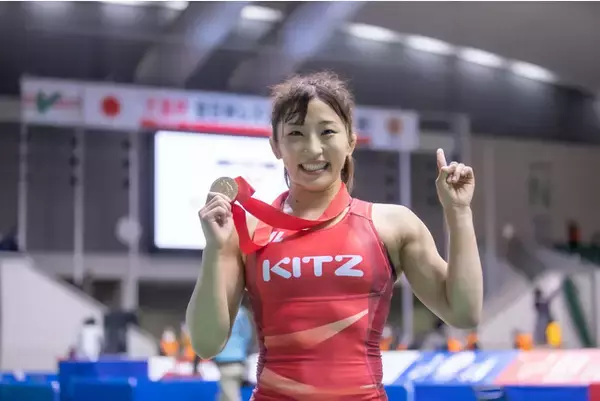 マッスルデリ、レスリング世界初５大タイトル制覇の須崎優衣選手とサポート契約