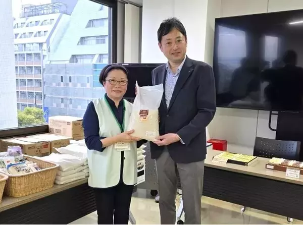 「Christmas Market in 横浜赤レンガ倉庫」限定オリジナルマグカップ売り上げの一部をフードバンク横浜に寄付