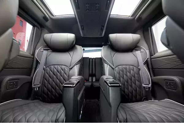 シリコン素材に立体的な陰影を。車種専用シートカバー「Refinad ASTRAEA RELIEF（アストレア レリーフ）」新発売