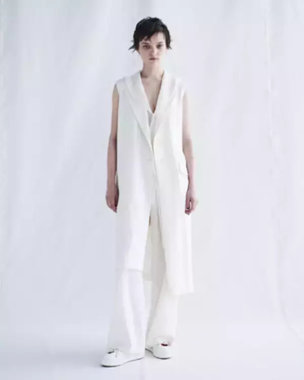 Y's、最新の2025リゾートコレクションを発売