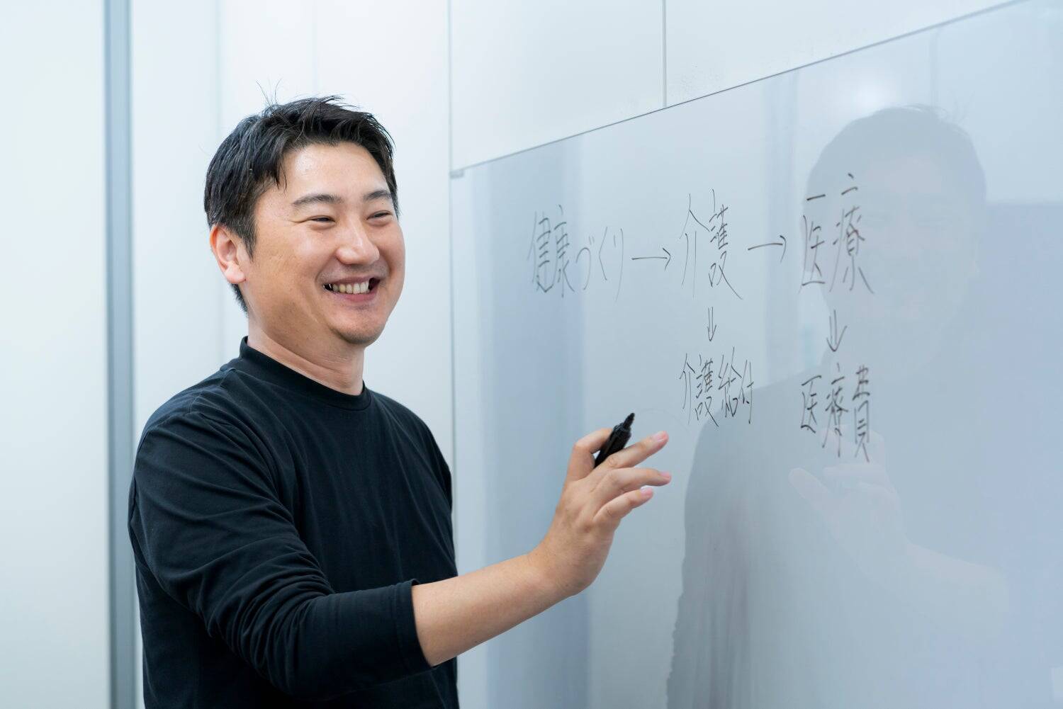 【イラスト図解】高齢者の自立支援で変わる未来 — 生活機能改善がもたらす社会的インパクトを解説