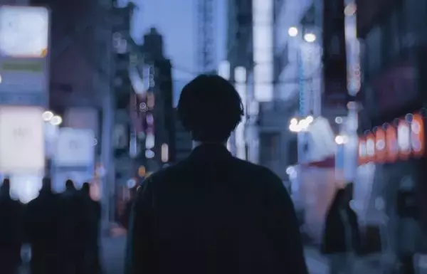 「Uru、ニューアルバム 『tone』 収録曲「さすらいの唄」MV公開　日常の断片に浮かび上がる人生の歩みを描く」の画像