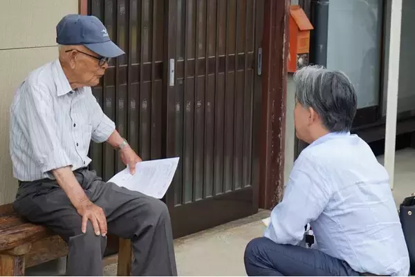 【岐阜県飛騨市】郵便局員が高齢者宅の訪問へ、安心して住み続けられる地域づくりのため”地域見守り相談員”として支える官民連携事業