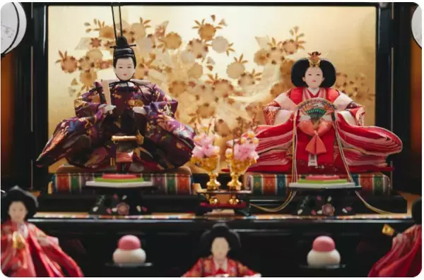 「衣装にレース。扇にパール。自由になる節句人形。ーバイヤーの開発への想いを綴るー」の画像