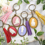 「魔法ワールドのオフィシャル商品が揃う「ハリー・ポッター マホウドコロ」にて、作中に登場するヘドウィグやクルックシャンクスなどを半立体でデザインした「カメオ風キーリング」(全4種)を7月21日より発売中」の画像1