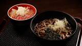 「【ＢＳ日テレ】「ドランク塚地のふらっと立ち食いそば」東京・上落合で見つけた居酒屋発立ち食いそば屋　居酒屋経営の知識を活かした田舎そばの安さに塚地も驚き！　細いのにしっかりガシガシいける麺」の画像1