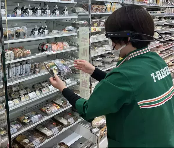 飯綱町・凸版印刷、スマートグラスを活用した買い物支援の実証実験を開始