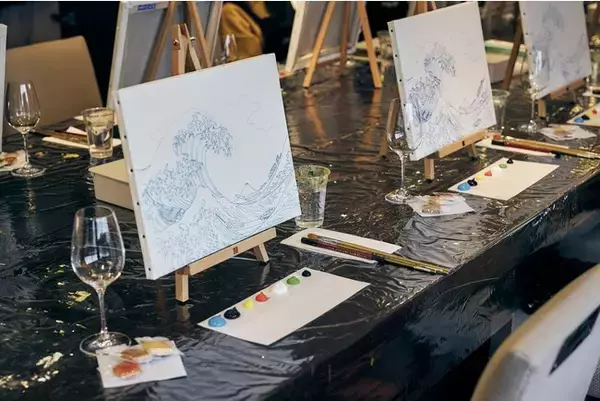 ペアリングワイン片手にモネやルノワールの名画を描く120分のアート体験ワークショップを2023年4月から毎月第2、第4土曜日に開催