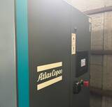 「【導入事例】極寒にも強い！アトラスコプコのドライヤー内蔵型コンプレッサーの導入でドレン水問題を解消」の画像1