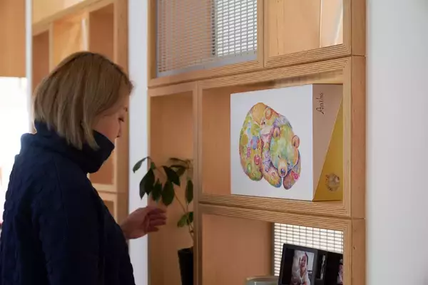 「「防災を、暮らしの中に」── 飾れる防災ブランド「Anibo」 第1弾《ビビりグマの冬ごもり》を発表。12/22 Makuakeで公開」の画像