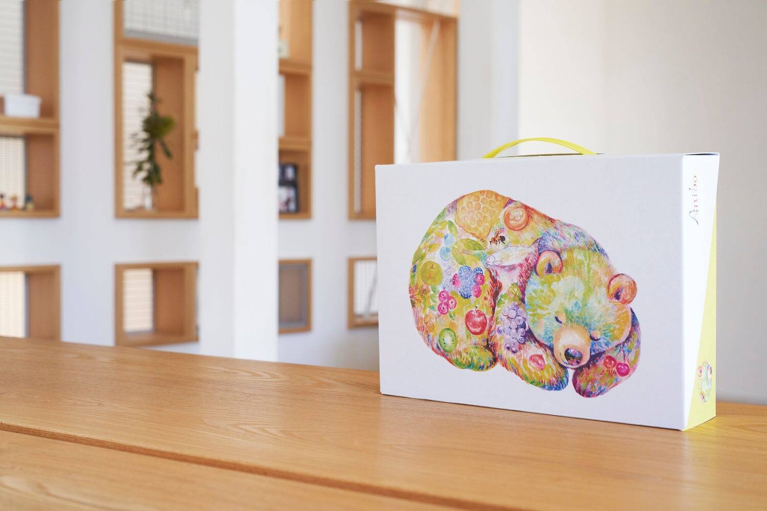 「防災を、暮らしの中に」── 飾れる防災ブランド「Anibo」 第1弾《ビビりグマの冬ごもり》を発表。12/22 Makuakeで公開