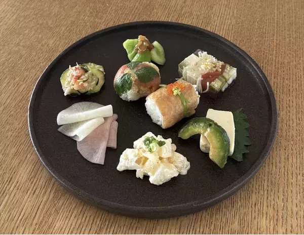 兵庫県赤穂市の塩カフェ　AMAMI TERRACE6月「天塩スタジオ東京」にて１.幻の魚 サツキマス料理、２.赤穂の地酒と塩のマリアージュ体験３.天塩ピザ作りのランチ付きワークショップ開催