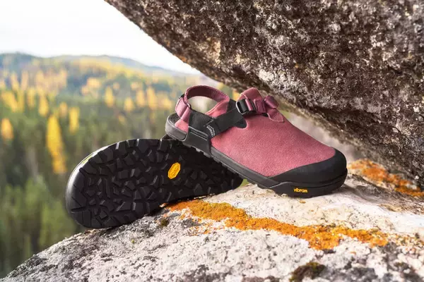 アウトドアフットウェアブランド、BEDROCK SANDALSより「Mountain Clog」2026年モデル登場！新色を加え、Circlesほか全国取扱い店にて9月2日（水）発売開始。