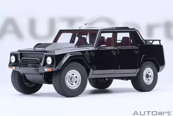 V12エンジンを搭載した異色のスーパーSUV「ランボルギーニ LM002」がAUTOartから精密モデルで登場。受注開始