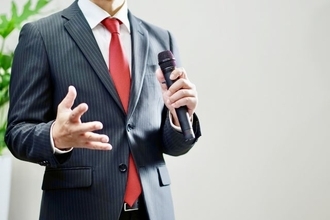 【事業開始5周年】57歳で県庁幹部から起業。挫折を経て辿り着いた、論理と感情を融合する「米丸メソッド」の裏側