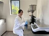 「【100個から作ります】茅ヶ崎に化粧品メーカーの挑戦を“小ロット製造”で応援する工場が誕生　地元企業とのコラボ展開も見据えてクラウドファンディングを開始」の画像1