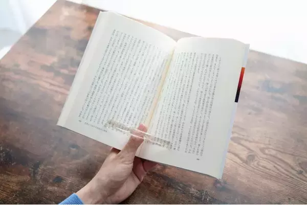 【読書用品】本を片手で読みやすくする補助道具「BOOK READING HOLDER」が新登場！