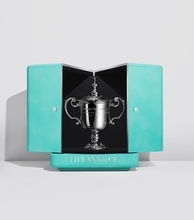 【TIFFANY & CO.】USTAとティファニー、約40年にわたるパートナーシップを祝し、2026年全米オープンを前に複数年契約を更新