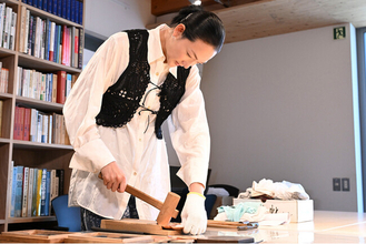 【ＢＳ日テレ】一枚の銅板から美しき器を生み出す伝統の職人技「鎚起銅器」冨永愛が創業200年以上の老舗「玉川堂」で豆皿作りに挑戦！