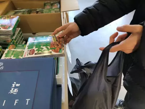 賃上げの一方、物価高騰で「食品が買えない」母子世帯等への緊急食料支援