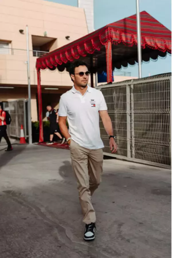 チェコ・ペレスとバルテリ・ボッタスがバーレーンでのプレシーズンテストにトミー ヒルフィガーを着用