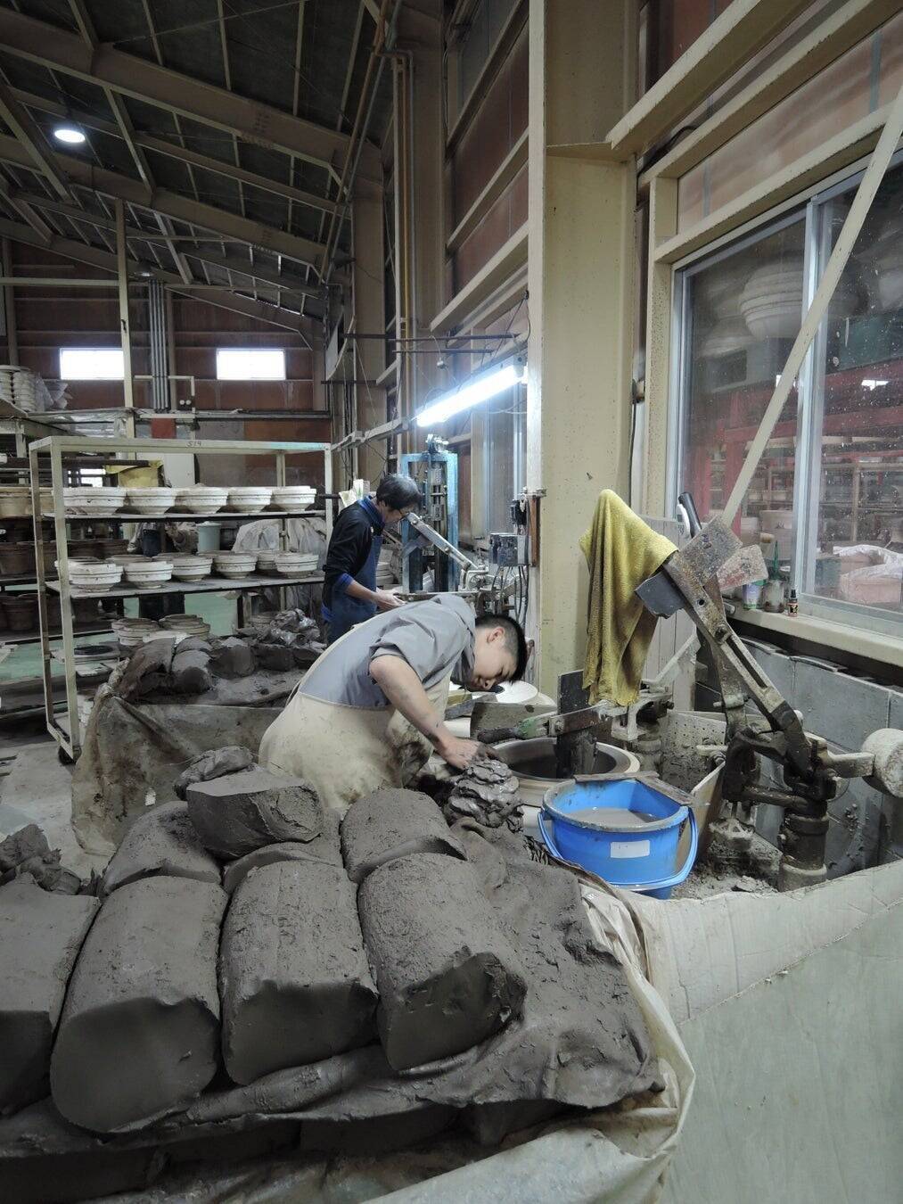 器は「暮らしと土地をつなぐメディア」。信楽焼ブランド「PLUS GARDEN」窯元が挑む体験型発信拠点「かまーとの森」