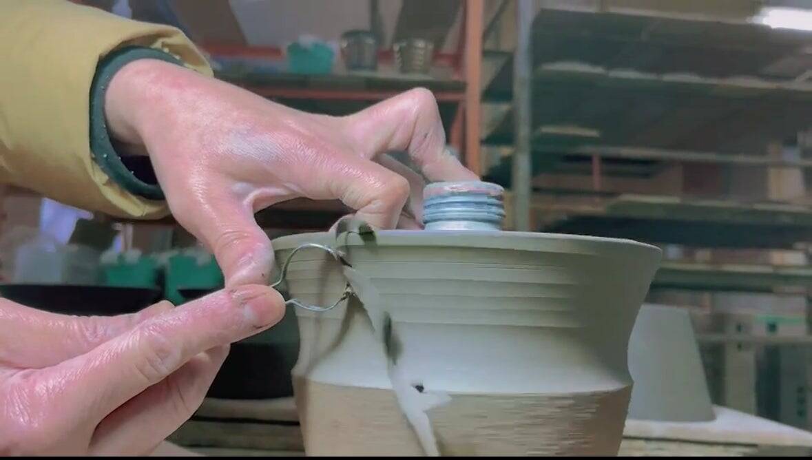 器は「暮らしと土地をつなぐメディア」。信楽焼ブランド「PLUS GARDEN」窯元が挑む体験型発信拠点「かまーとの森」