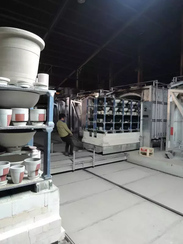 「器は「暮らしと土地をつなぐメディア」。信楽焼ブランド「PLUS GARDEN」窯元が挑む体験型発信拠点「かまーとの森」」の画像