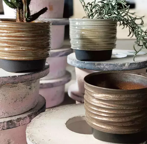 「器は「暮らしと土地をつなぐメディア」。信楽焼ブランド「PLUS GARDEN」窯元が挑む体験型発信拠点「かまーとの森」」の画像