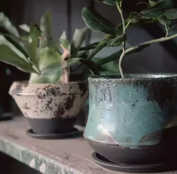 「器は「暮らしと土地をつなぐメディア」。信楽焼ブランド「PLUS GARDEN」窯元が挑む体験型発信拠点「かまーとの森」」の画像