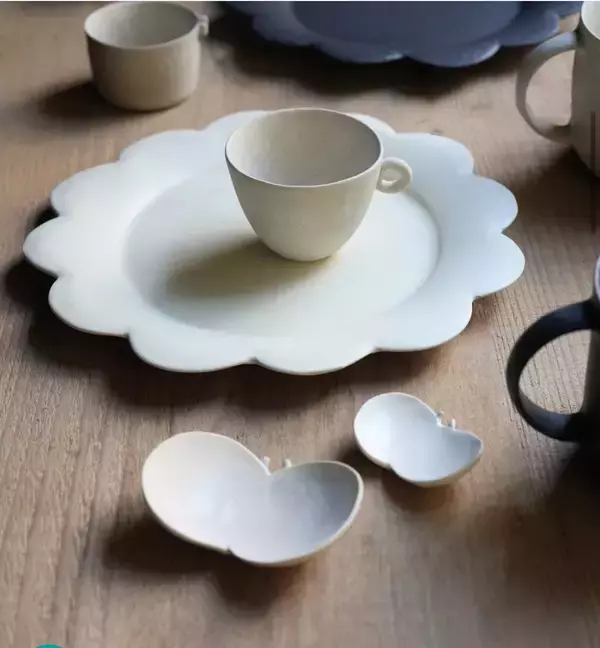 「器は「暮らしと土地をつなぐメディア」。信楽焼ブランド「PLUS GARDEN」窯元が挑む体験型発信拠点「かまーとの森」」の画像