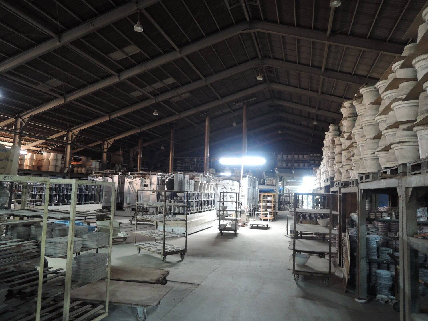 器は「暮らしと土地をつなぐメディア」。信楽焼ブランド「PLUS GARDEN」窯元が挑む体験型発信拠点「かまーとの森」