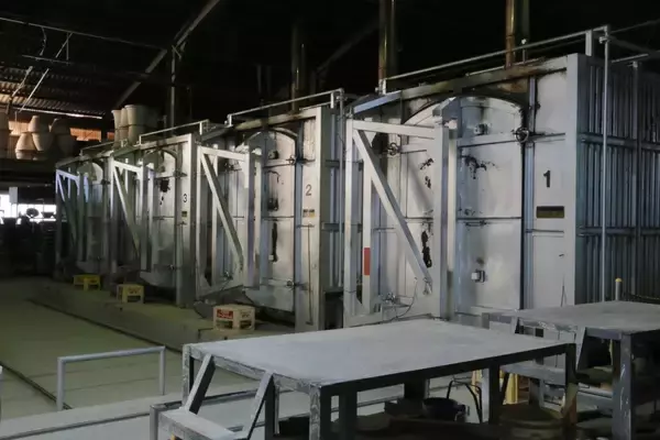 「器は「暮らしと土地をつなぐメディア」。信楽焼ブランド「PLUS GARDEN」窯元が挑む体験型発信拠点「かまーとの森」」の画像