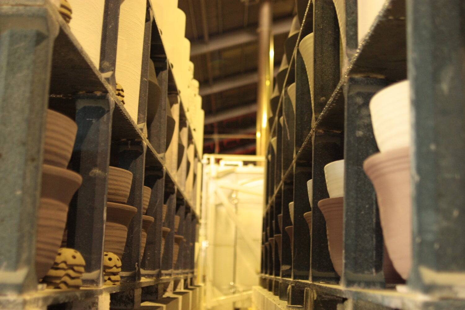 器は「暮らしと土地をつなぐメディア」。信楽焼ブランド「PLUS GARDEN」窯元が挑む体験型発信拠点「かまーとの森」