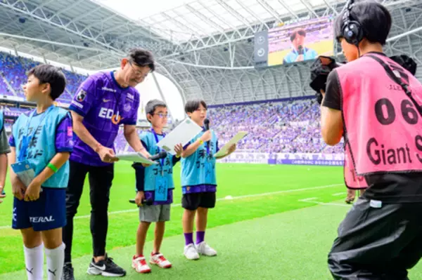 「元サンフレッチェ広島の 森崎 浩司 アンバサダーと中島 浩司 さんがサッカー教室に登場！「ドコモ未来フィールド」で “プロサッカーのセカイ”にふれる」の画像