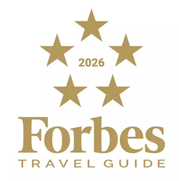 『エスパシオ ザ ジュエル オブ ワイキキ』が「フォーブス・トラベルガイド」2026年格付けにおいてハワイ州で唯一、5年連続「ホテル」「レストラン」両部門にて最高評価「5つ星」を獲得！