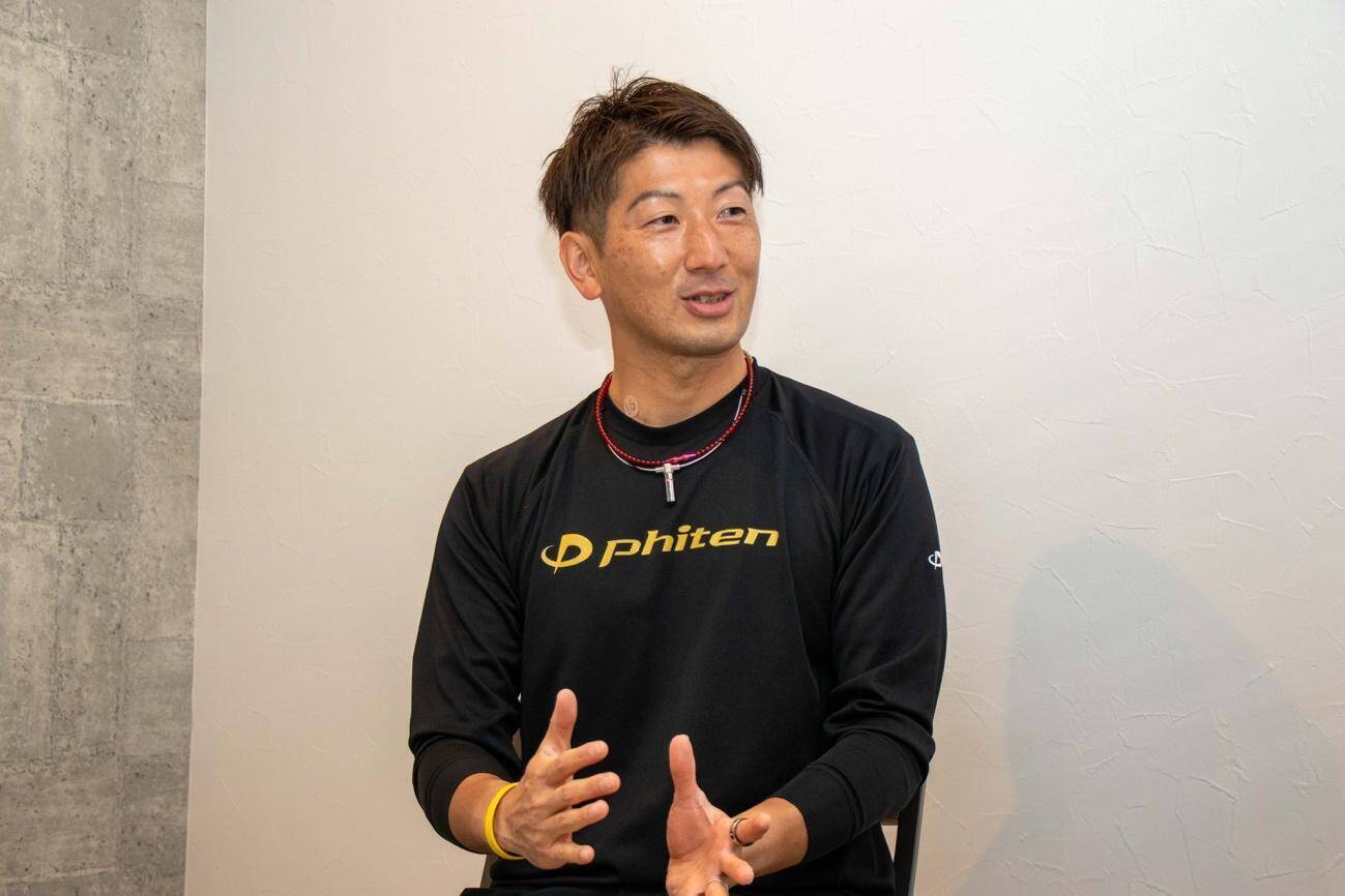「見える」僕が、「見えない」彼らから教わったこと。――極限のピッチで磨かれた「言葉のセンサー」が、ファイテンショップを訪れる一人ひとりの未来を支える力になる