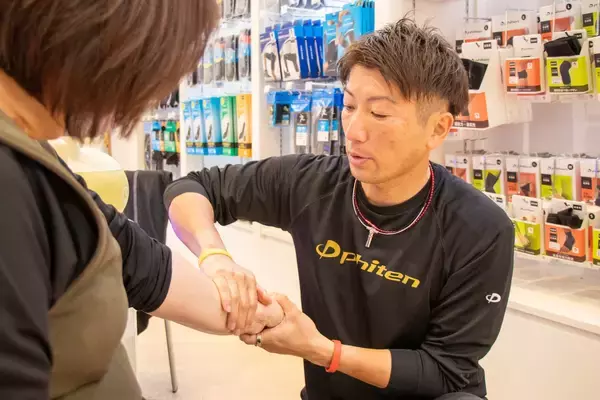「「見える」僕が、「見えない」彼らから教わったこと。――極限のピッチで磨かれた「言葉のセンサー」が、ファイテンショップを訪れる一人ひとりの未来を支える力になる」の画像