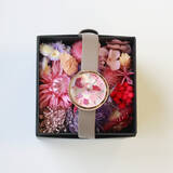 「母の日の贈り物に。前田有紀さんのフラワーブランド「gui flower design」とのコラボレーション腕時計『SPICA × gui』より、数量限定モデルを発売！」の画像1