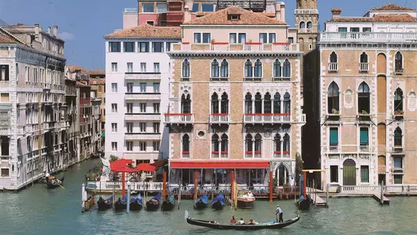 ローズウッド ホテルズ ＆ リゾーツイタリア ベニスの伝説的な「ホテル バウアー」を運営