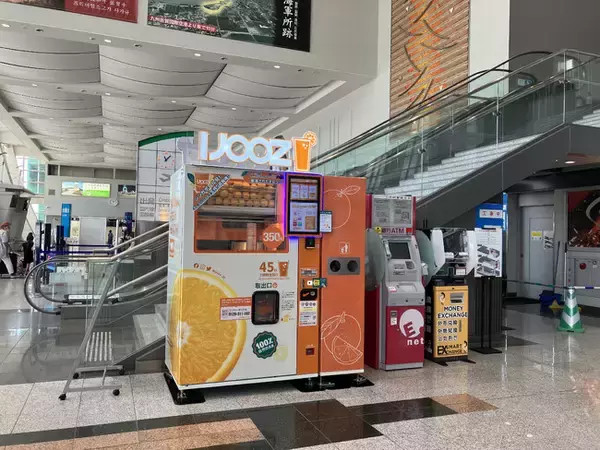 「佐賀県初となる生搾りオレンジジュース自販機「IJOOZ」 九州佐賀国際空港で稼働開始」の画像